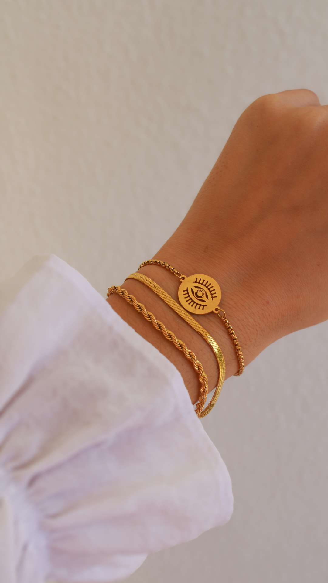 Pulseiras douradas