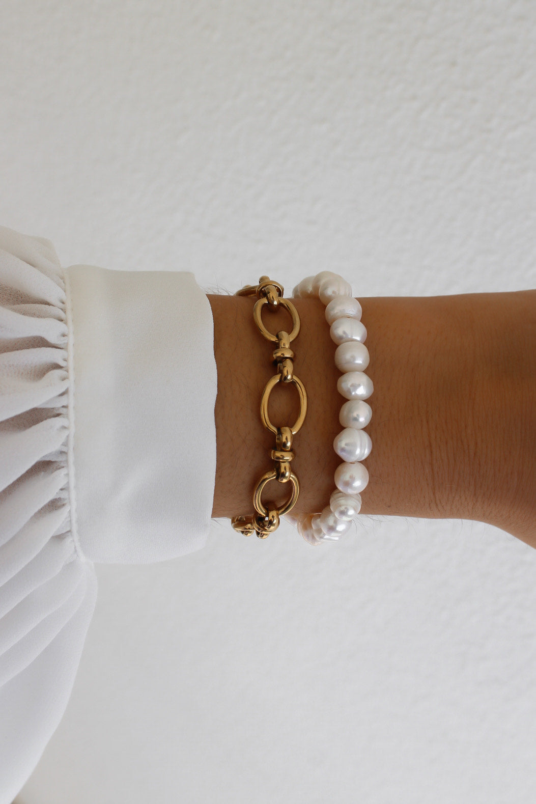 Pulseiras douradas