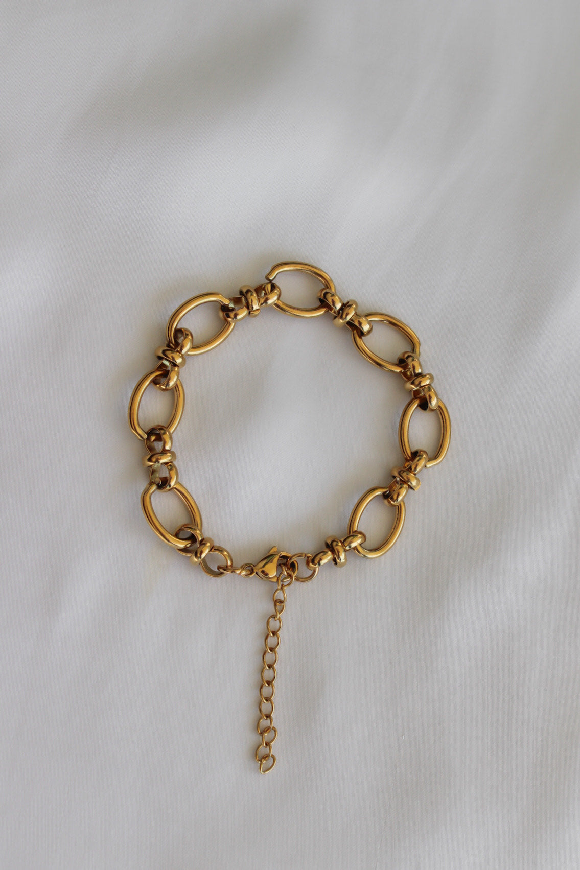 Pulseiras douradas