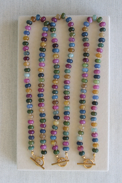 Colar multicolorido pedras naturais