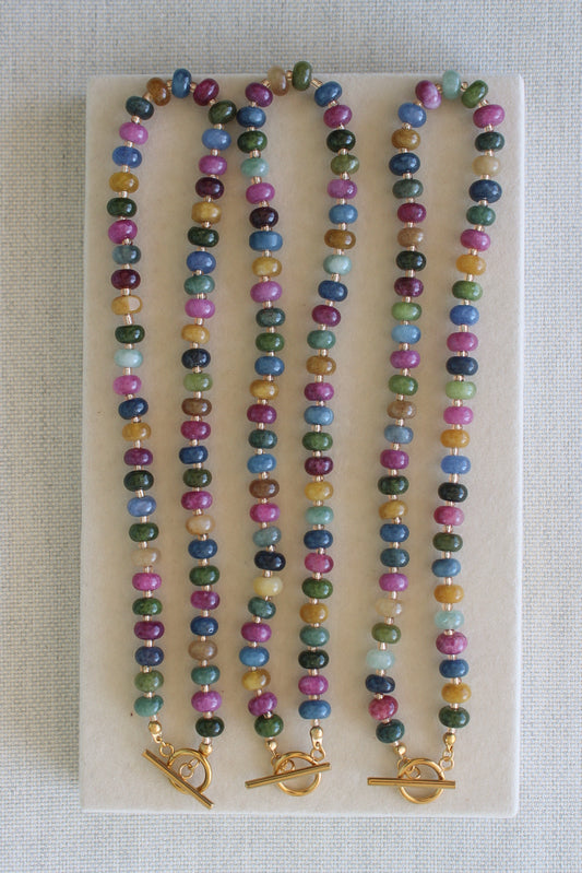 Colar multicolorido pedras naturais