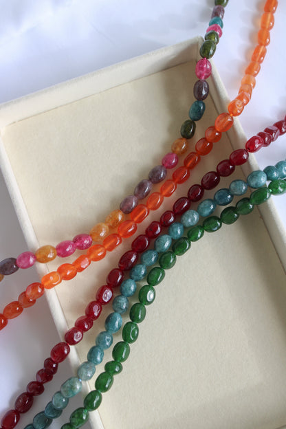 Colar pedras coloridas