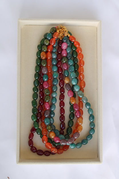 Colar pedras coloridas