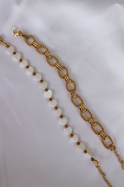 Pulseiras douradas
